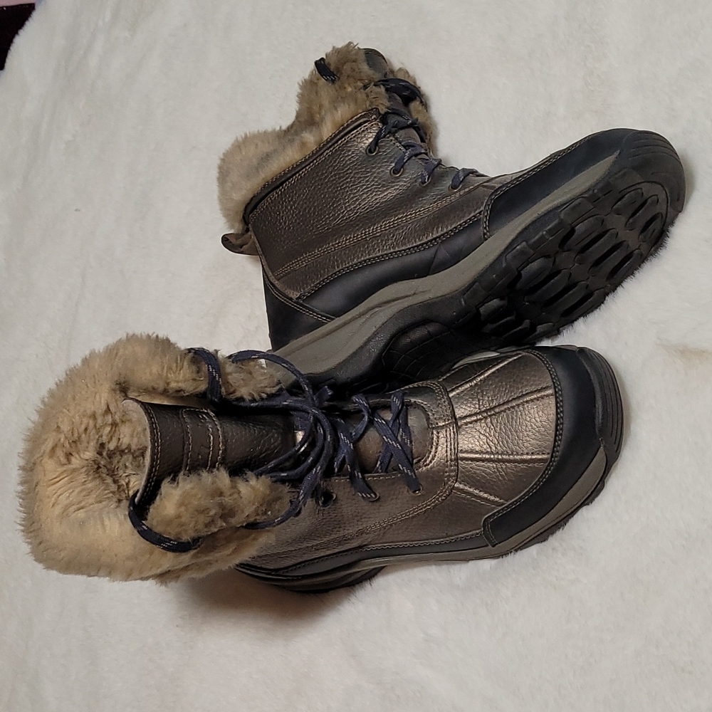 Clarks Faux Fur Lined Sherpa Shiny Metallic Winter Outdoor Boots 8.5
